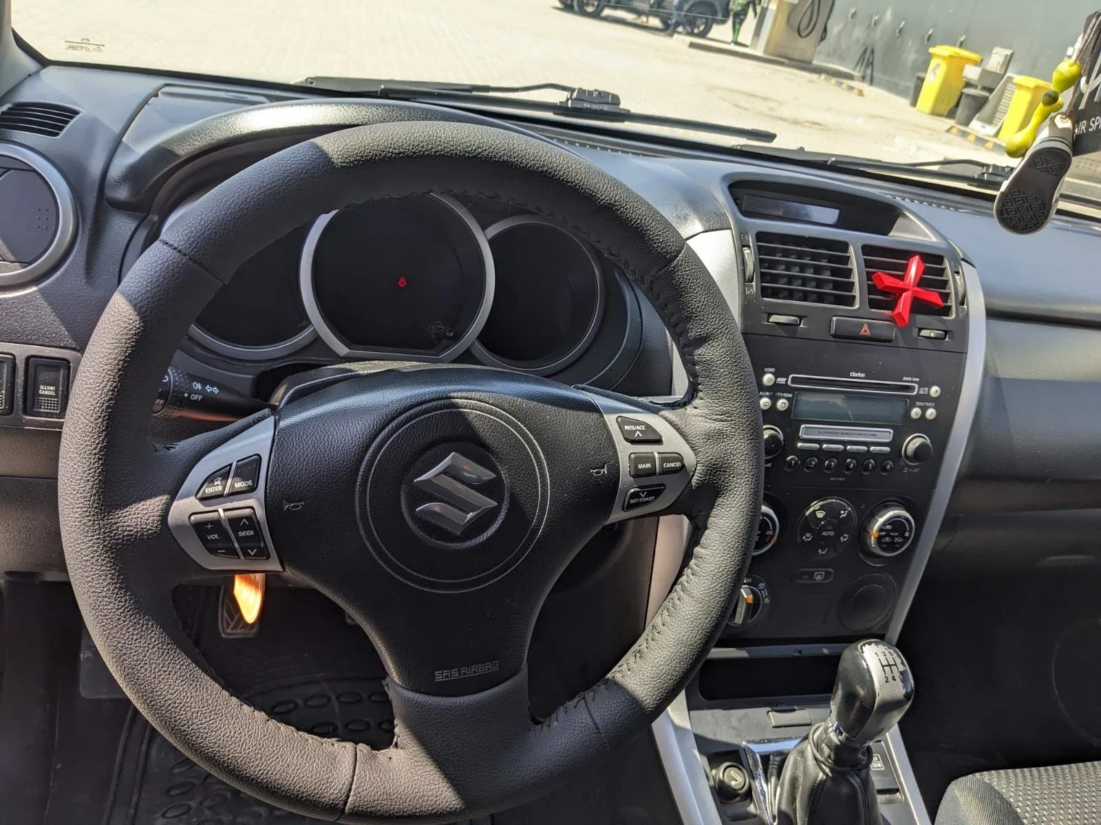 Suzuki Grand vitara 2.0 GaS 4x4, снимка 9 - Автомобили и джипове - 54652856