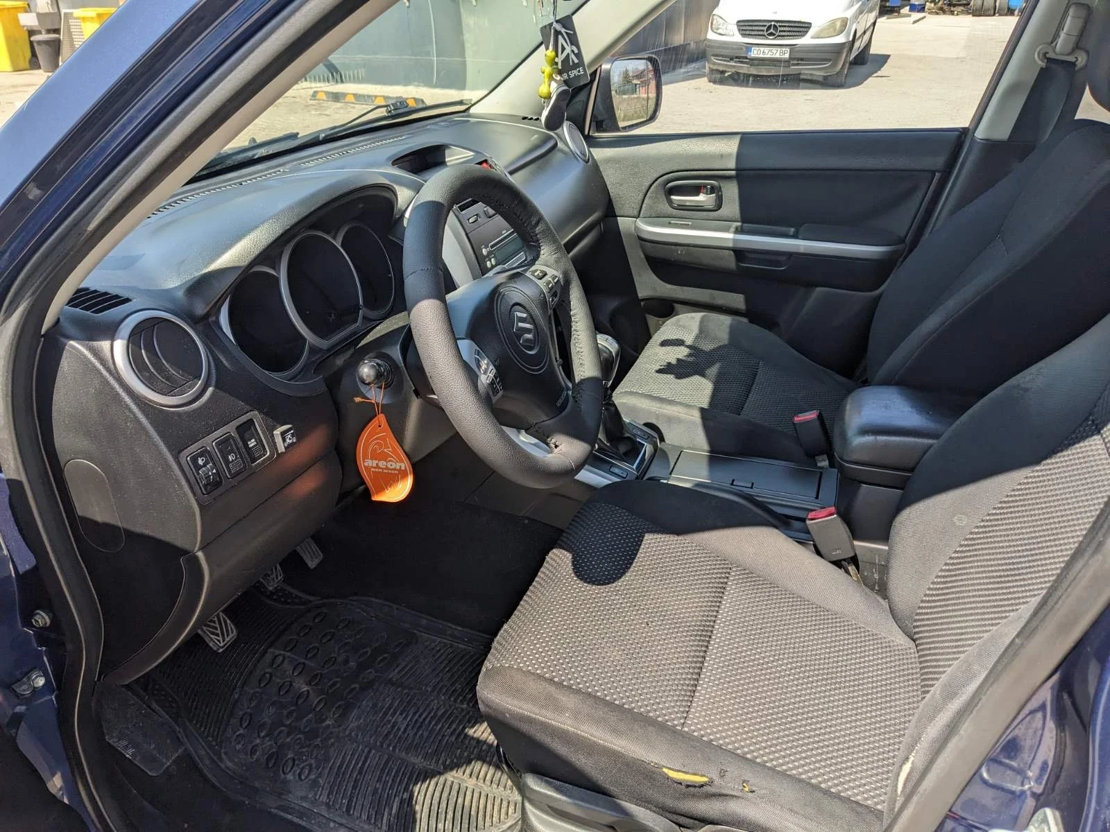 Suzuki Grand vitara 2.0 GaS 4x4, снимка 8 - Автомобили и джипове - 54652856
