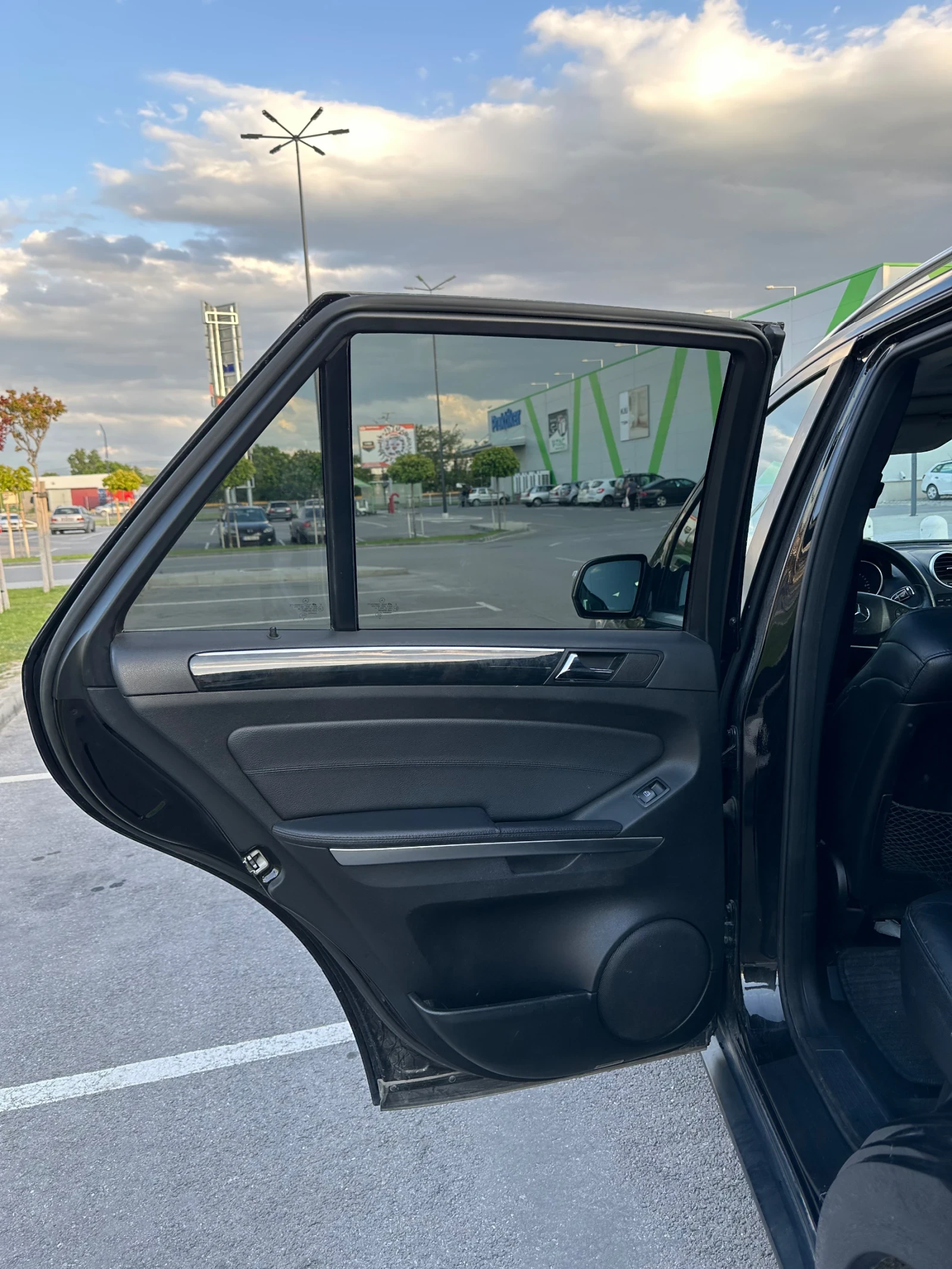 Mercedes-Benz ML 320, снимка 8 - Автомобили и джипове - 54703776