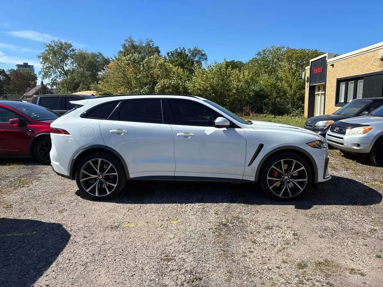 Jaguar F-PACE  P550 SVR / CARFAX / HUD / DISTRONIC / 360 , снимка 6 - Автомобили и джипове - 56310581