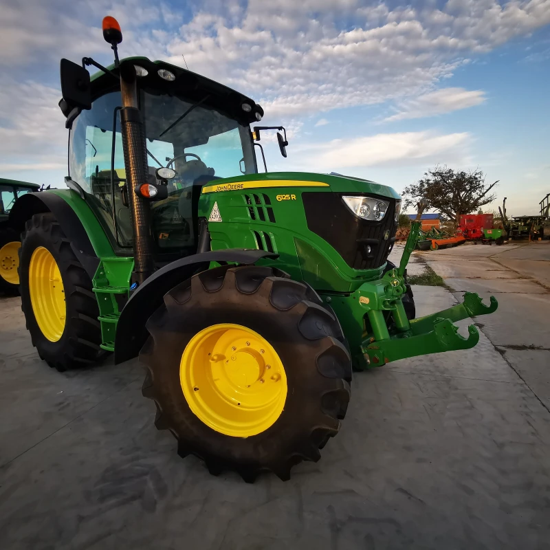 Трактор John Deere 6125R лизиг с първоначална вноска 20 %, снимка 1 - Селскостопанска техника - 43596501