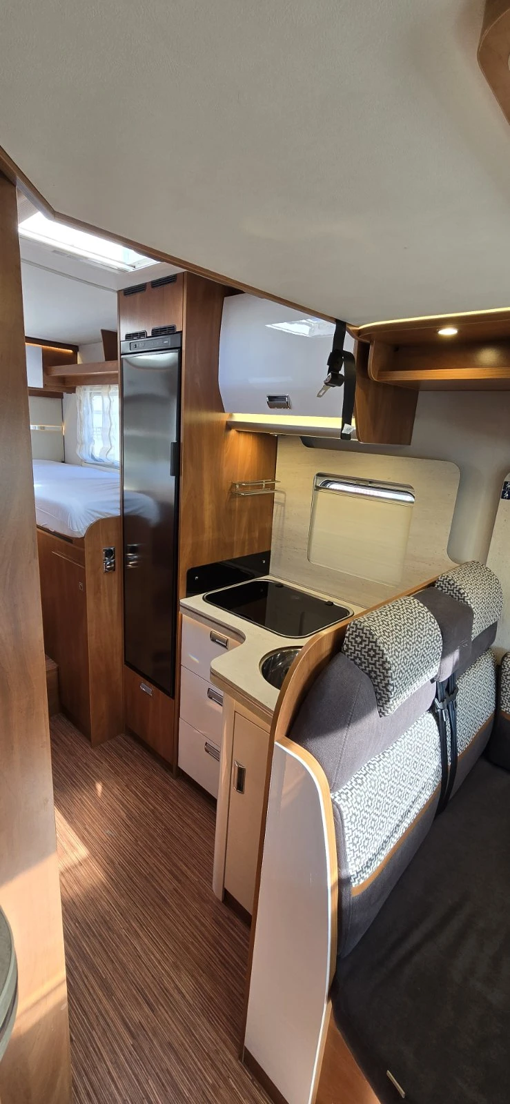 Кемпер Laika Kosmo Emblema 209, снимка 8 - Каравани и кемпери - 53811149