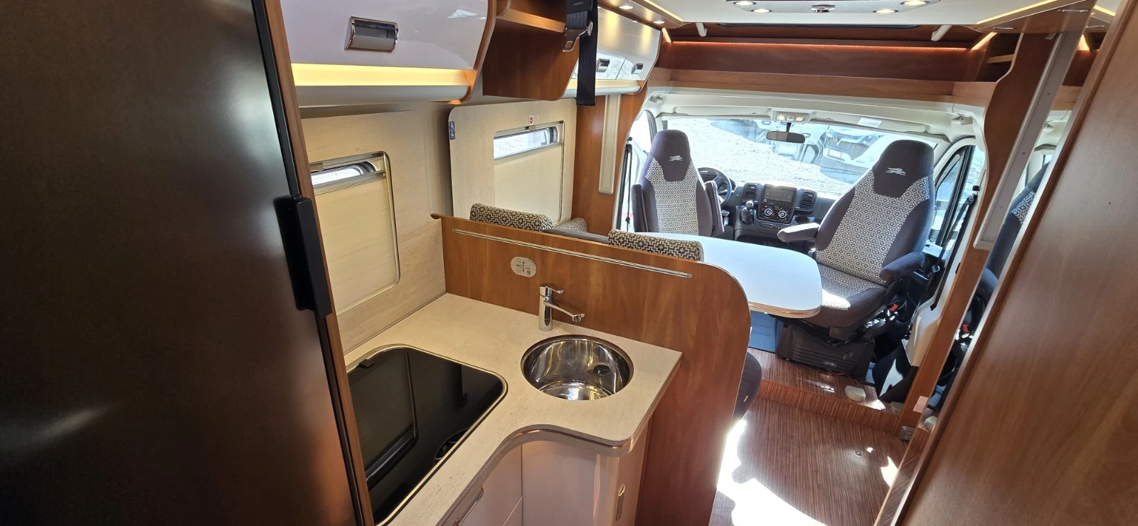 Кемпер Laika Kosmo Emblema 209, снимка 11 - Каравани и кемпери - 53811149