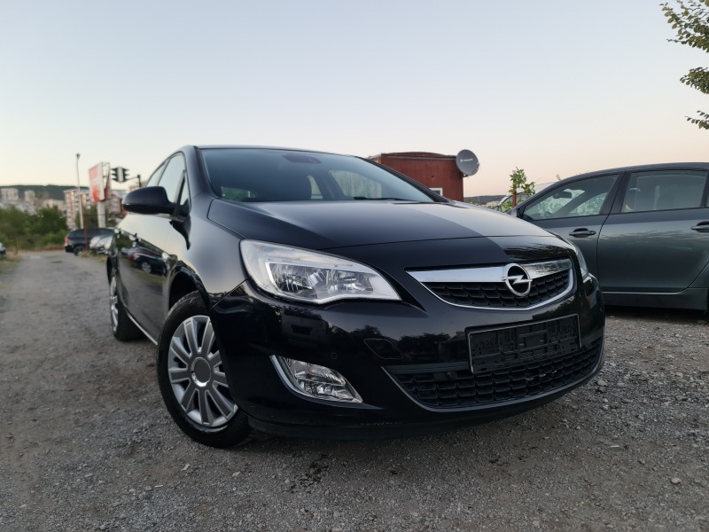 Opel Astra КАТО ЧИСТО НОВА, снимка 1 - Автомобили и джипове - 46476226