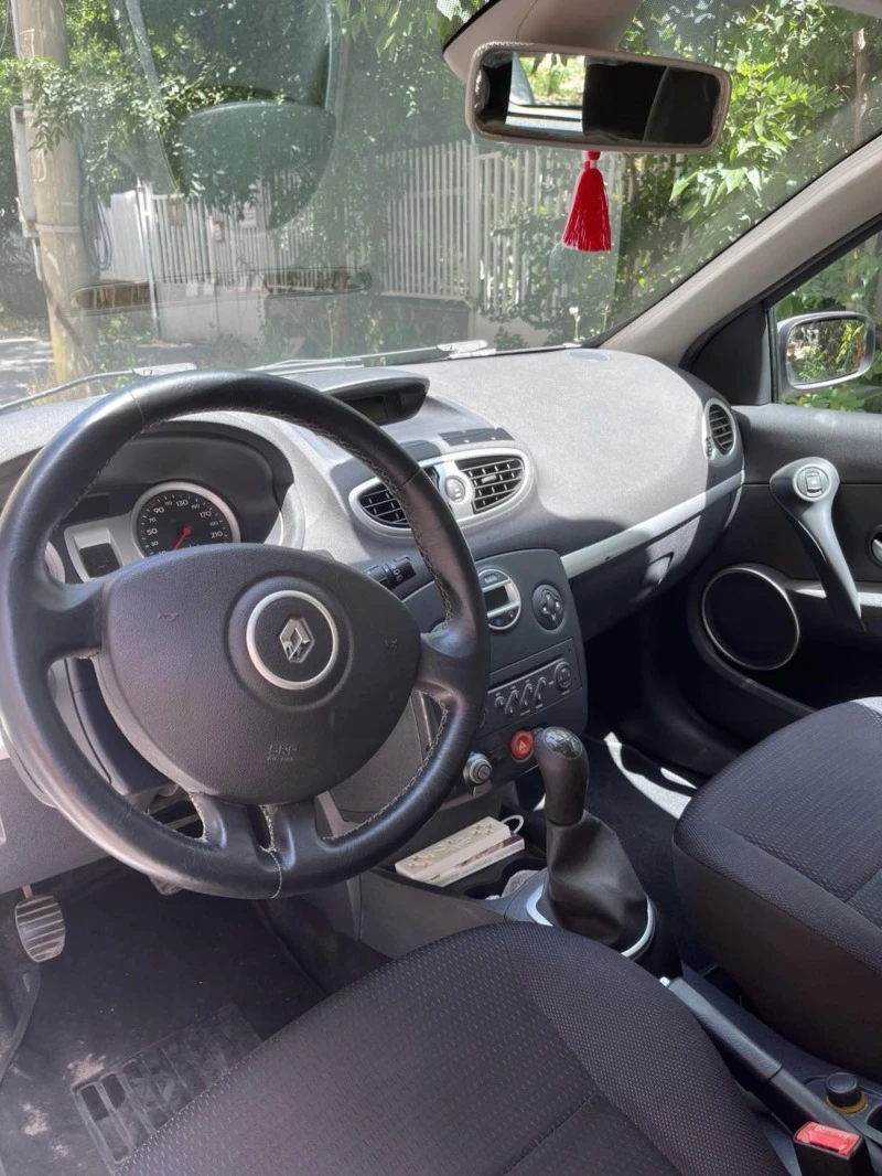 Renault Clio 1.6 бензин 111кс, снимка 3 - Автомобили и джипове - 46953116