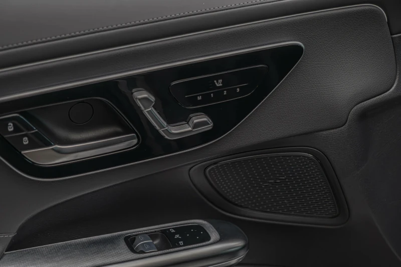 Mercedes-Benz CLE 300/4Matic/AMG Advance plus/Digital Light/Panorama, снимка 8 - Автомобили и джипове - 49682451