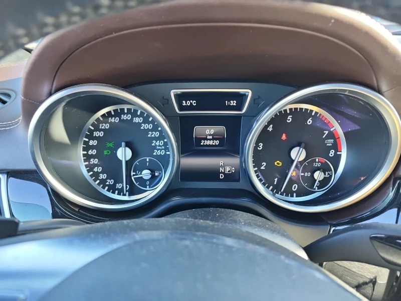 Mercedes-Benz ML 550 AMG PACK* * DESIGNO* * CARFAX* * АВТО КРЕДИТ* * , снимка 11 - Автомобили и джипове - 53160785