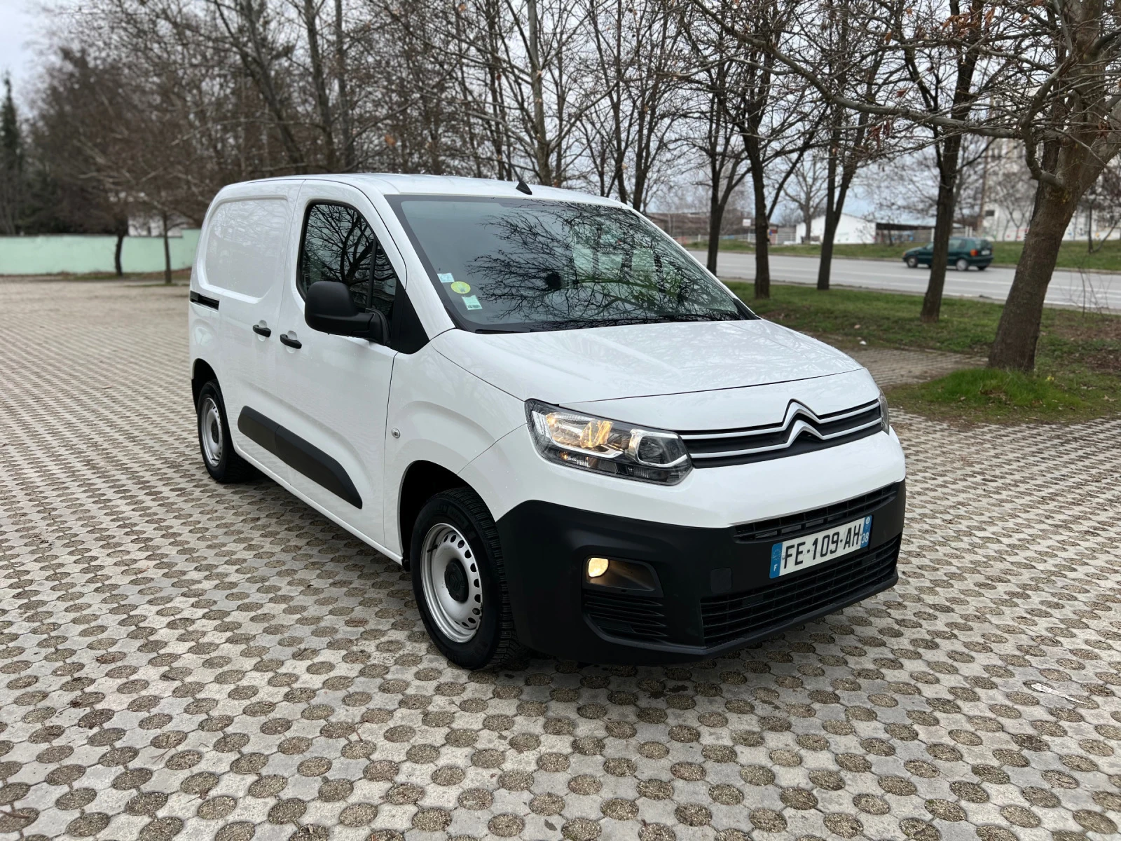 Citroen Berlingo 1.6hdi* NAVI* 2+ 1*  - [1] 