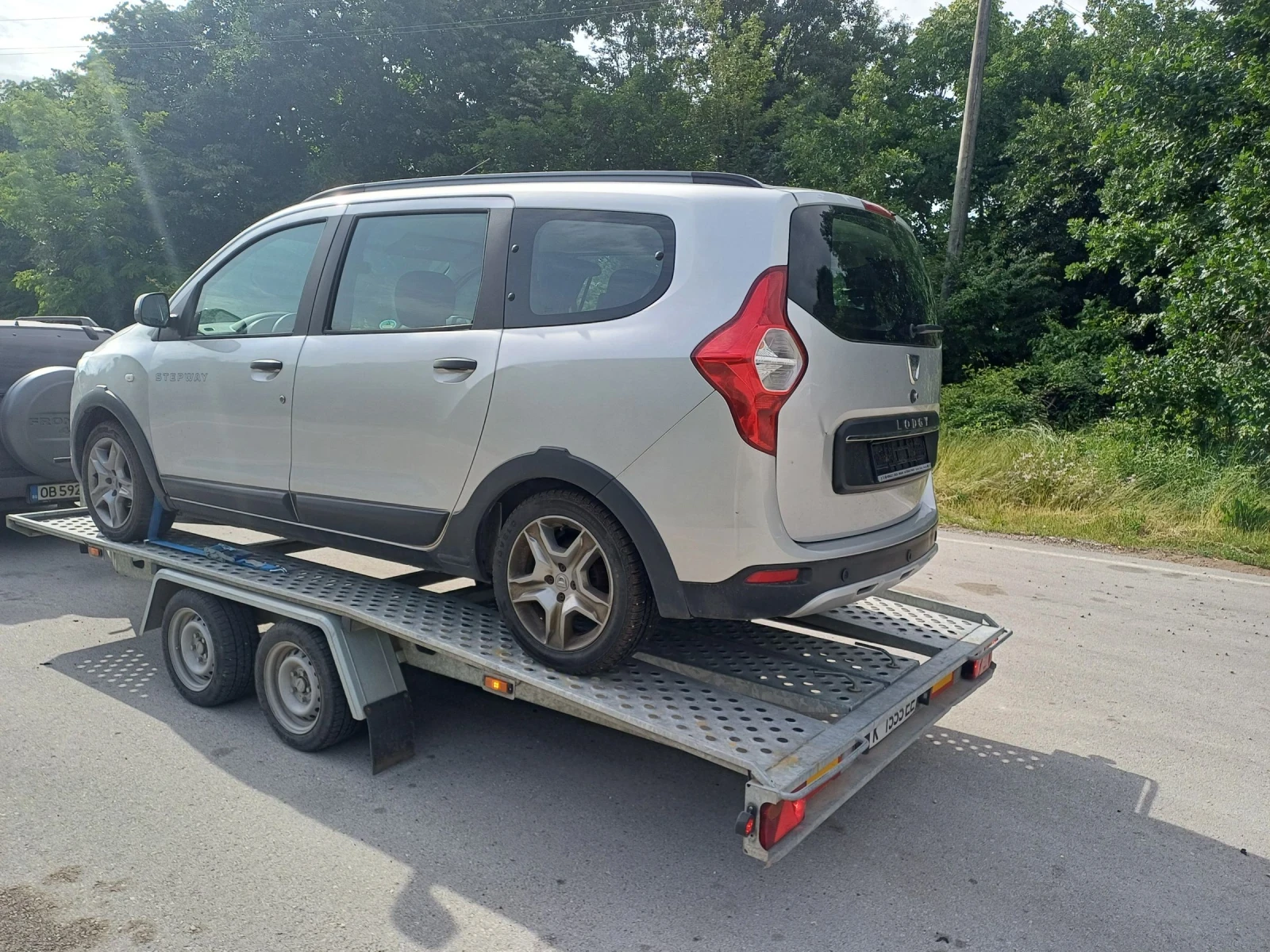 Dacia Lodgy 1.6 102 7места - изображение 2