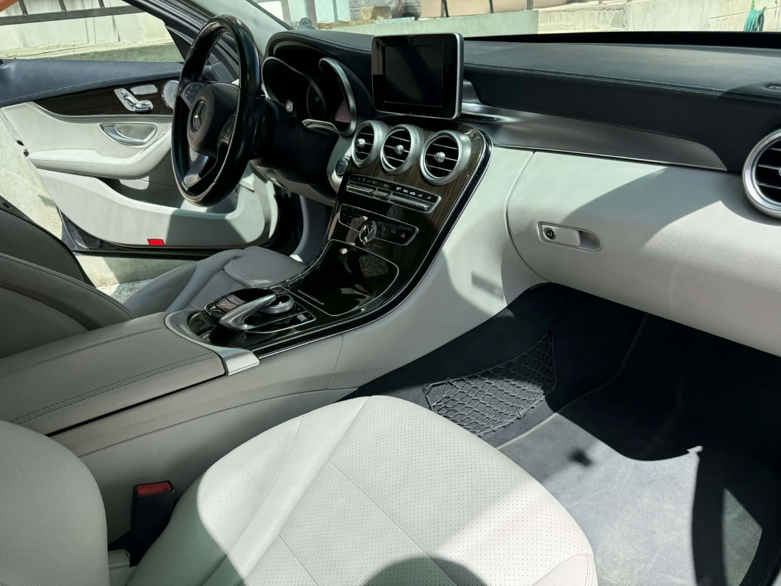 Mercedes-Benz C 300 Burmester, 4matic, снимка 10 - Автомобили и джипове - 54230888