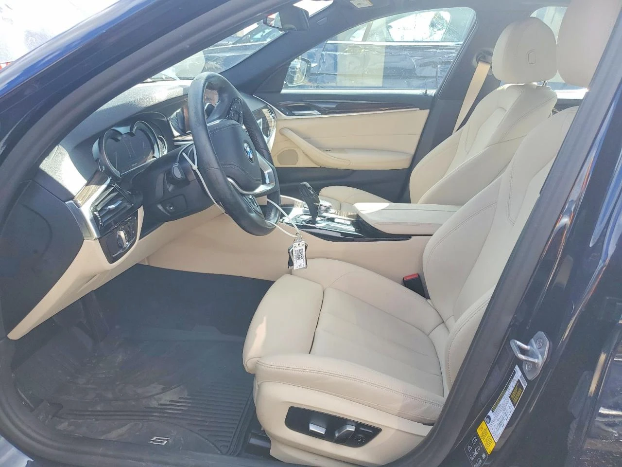 BMW 530 Xi* B48* Панорама* Бяла кожа, снимка 9 - Автомобили и джипове - 54368391