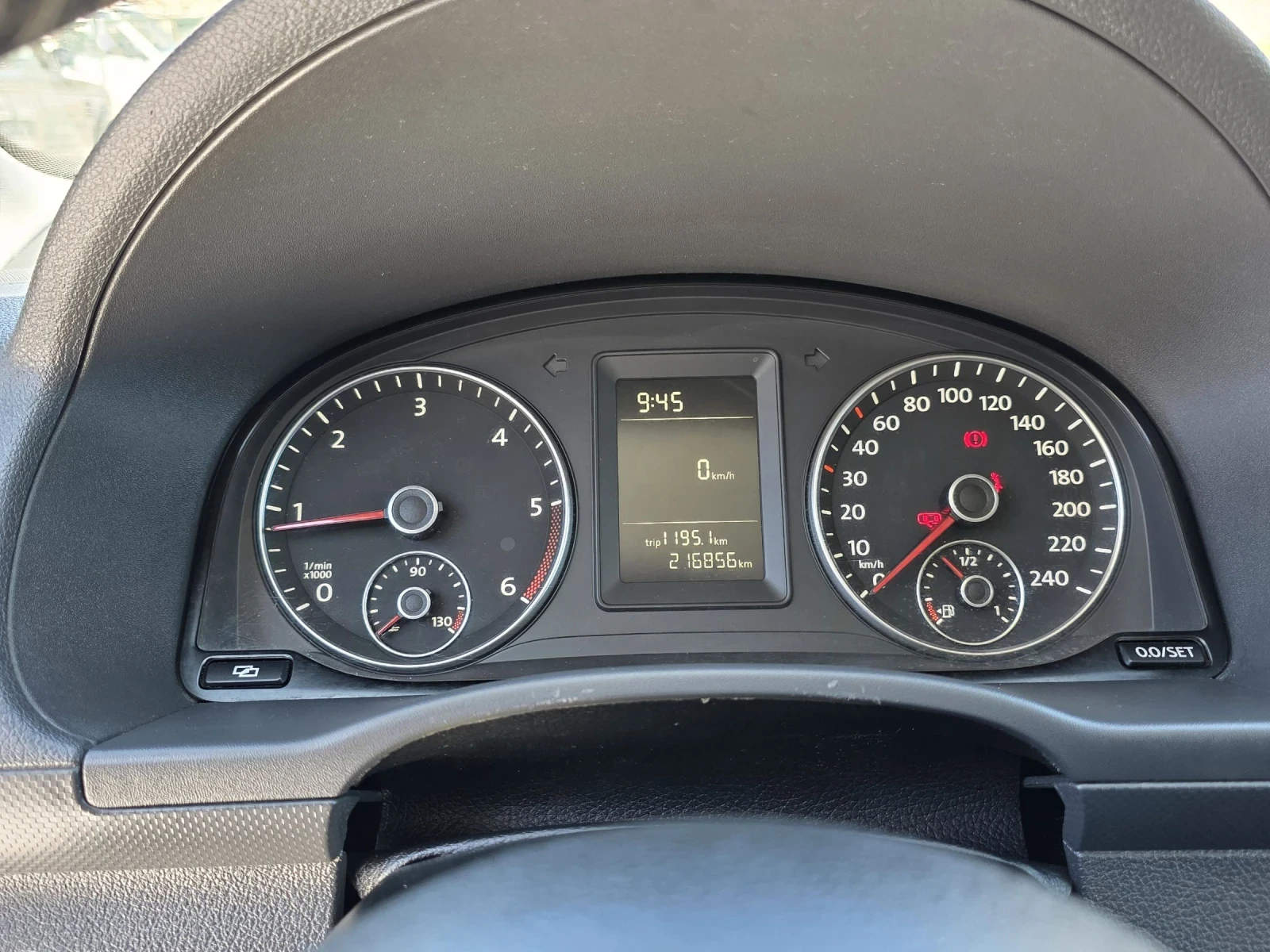 VW Caddy 1.6 TDI Life, снимка 13 - Автомобили и джипове - 54485618