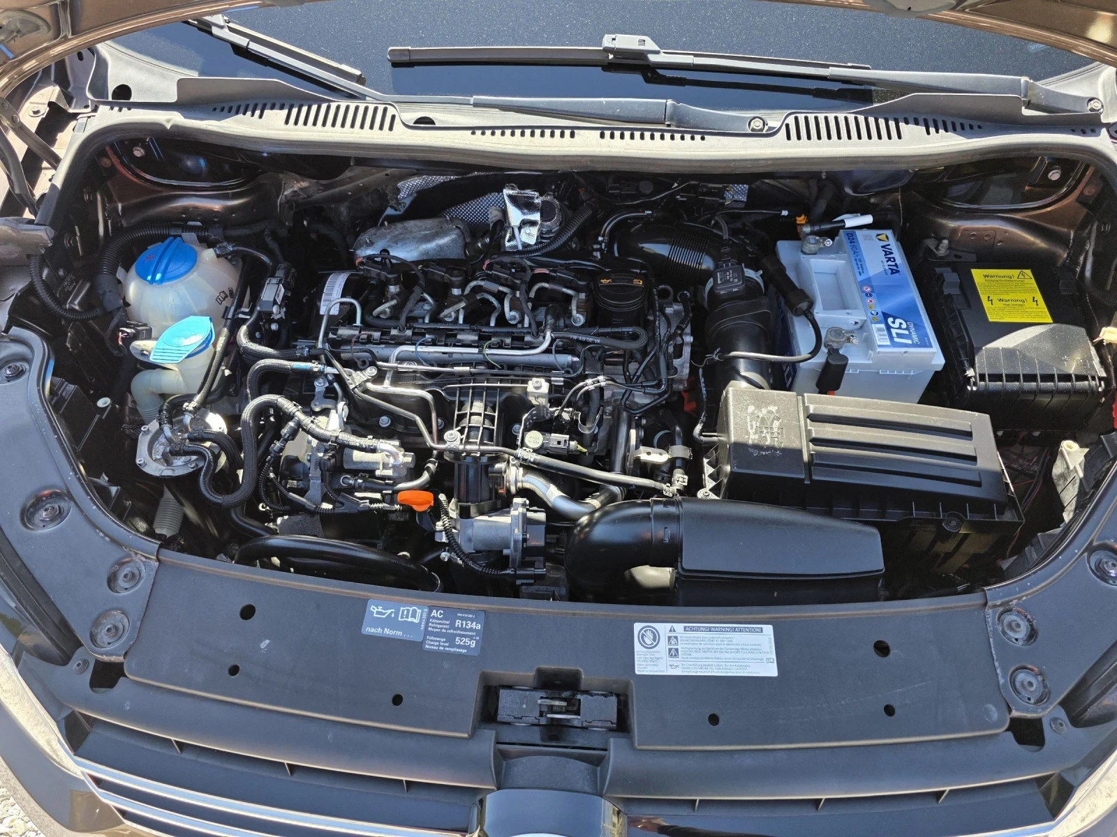 VW Caddy 1.6 TDI Life, снимка 10 - Автомобили и джипове - 54485618