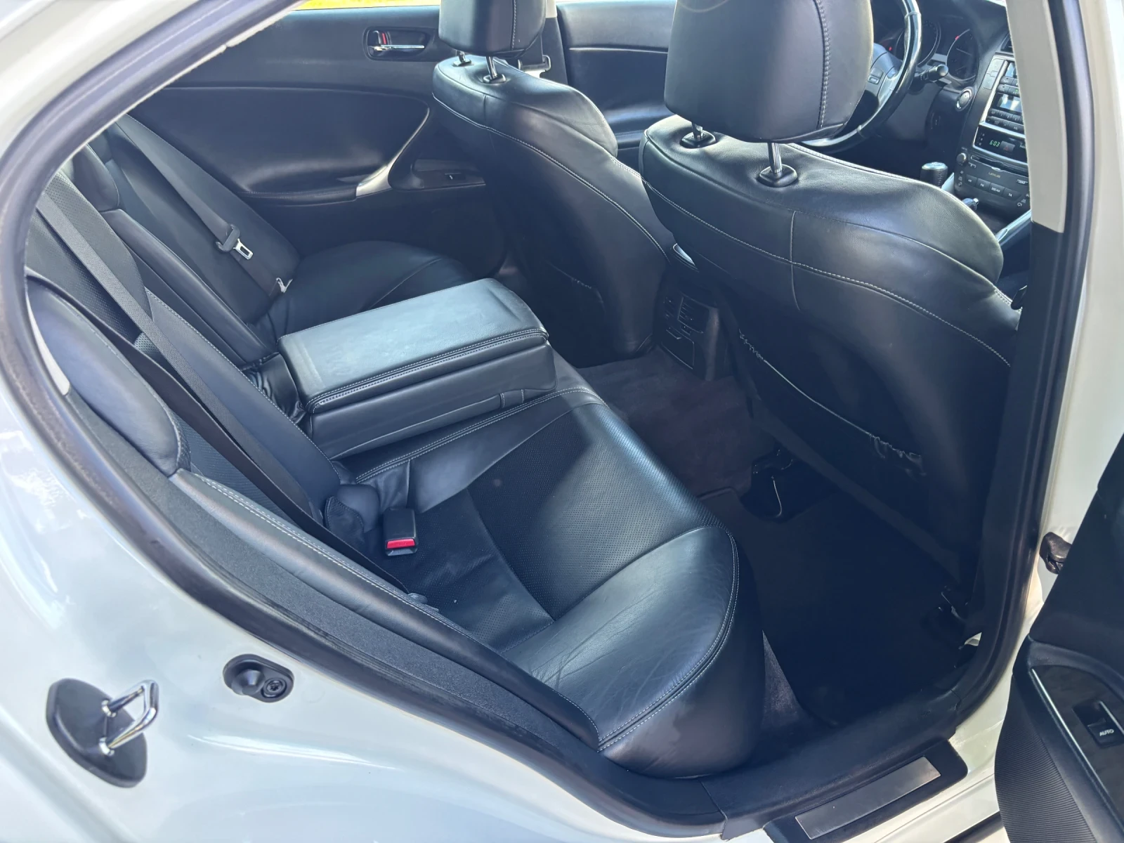 Lexus IS 220d 2009+ ФЕЙС+ 2.2+ 6ск+ ПЕРЛА+ КОЖА, снимка 12 - Автомобили и джипове - 54631596