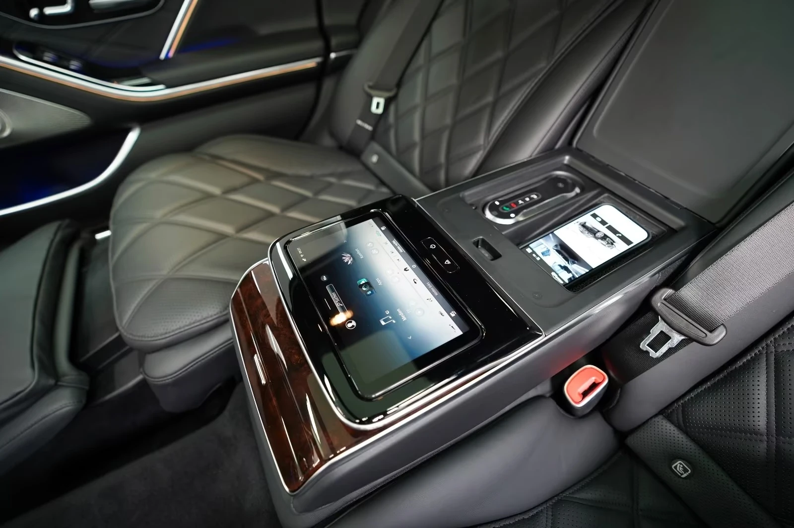 Mercedes-Benz S 580 MAYBACH 4-MATIC TV EXCLUSIVE PANORAMA, снимка 10 - Автомобили и джипове - 54918389
