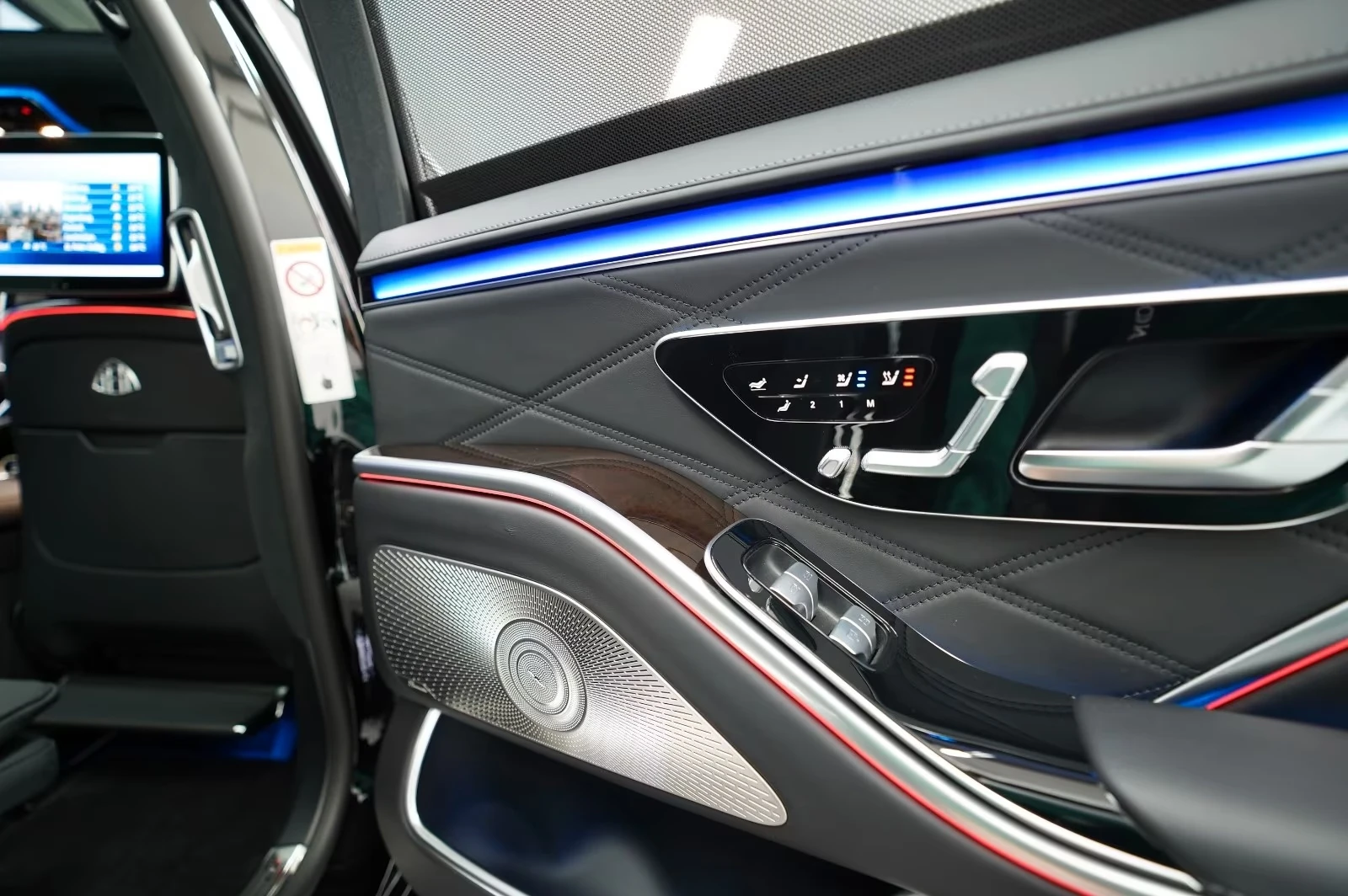 Mercedes-Benz S 580 MAYBACH 4-MATIC TV EXCLUSIVE PANORAMA, снимка 4 - Автомобили и джипове - 54918389
