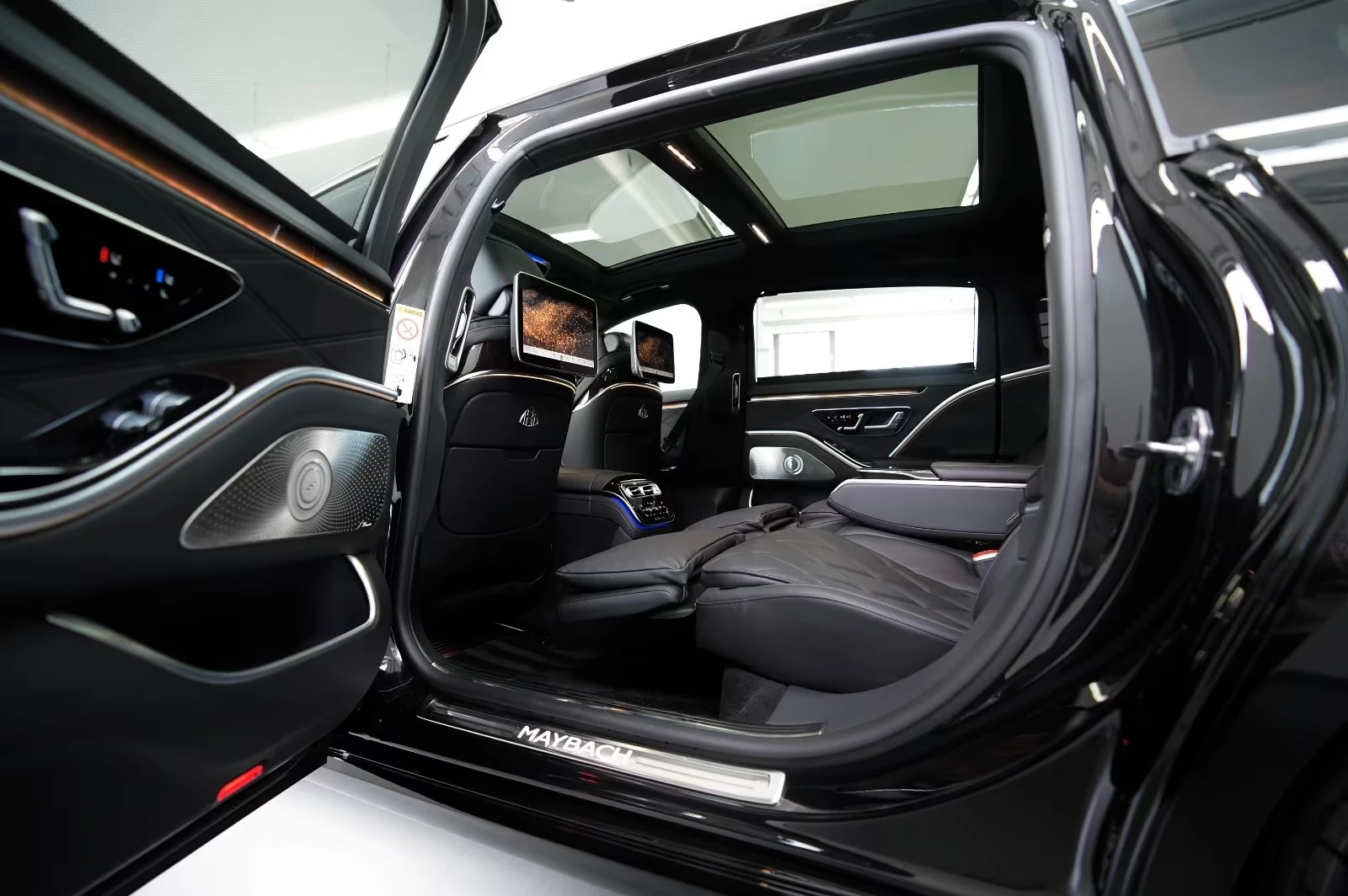 Mercedes-Benz S 580 MAYBACH 4-MATIC TV EXCLUSIVE PANORAMA, снимка 9 - Автомобили и джипове - 54918389