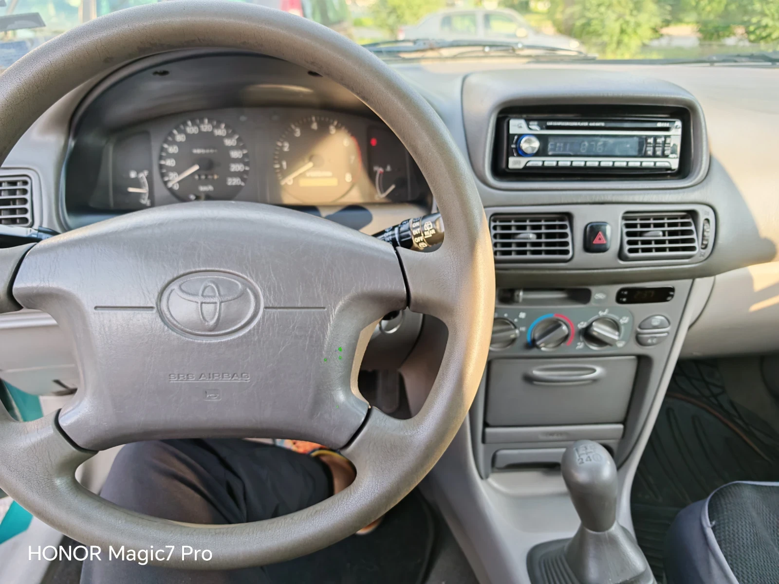 Toyota Corolla 1.3i, снимка 7 - Автомобили и джипове - 55384913