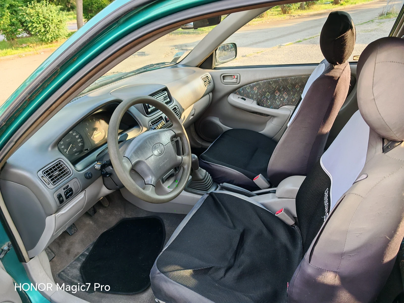 Toyota Corolla 1.3i, снимка 6 - Автомобили и джипове - 55384913
