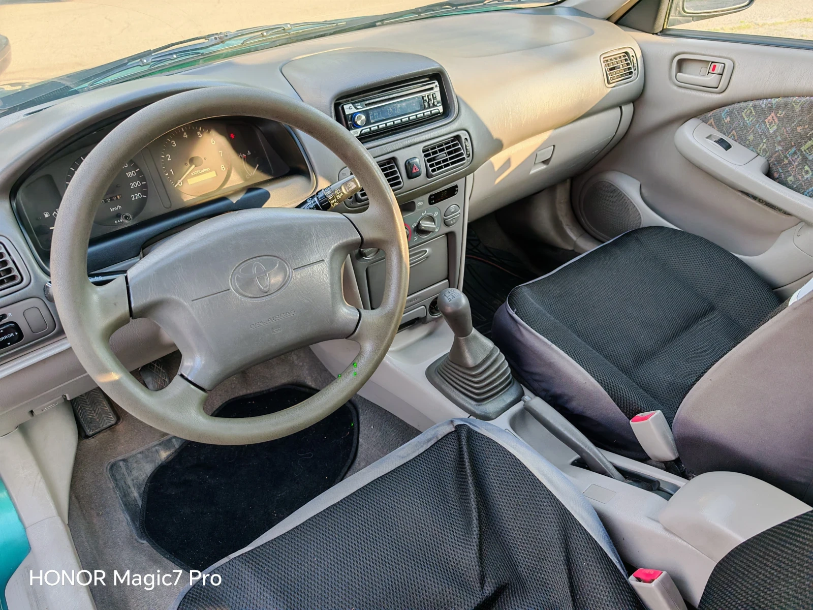 Toyota Corolla 1.3i, снимка 14 - Автомобили и джипове - 55384913