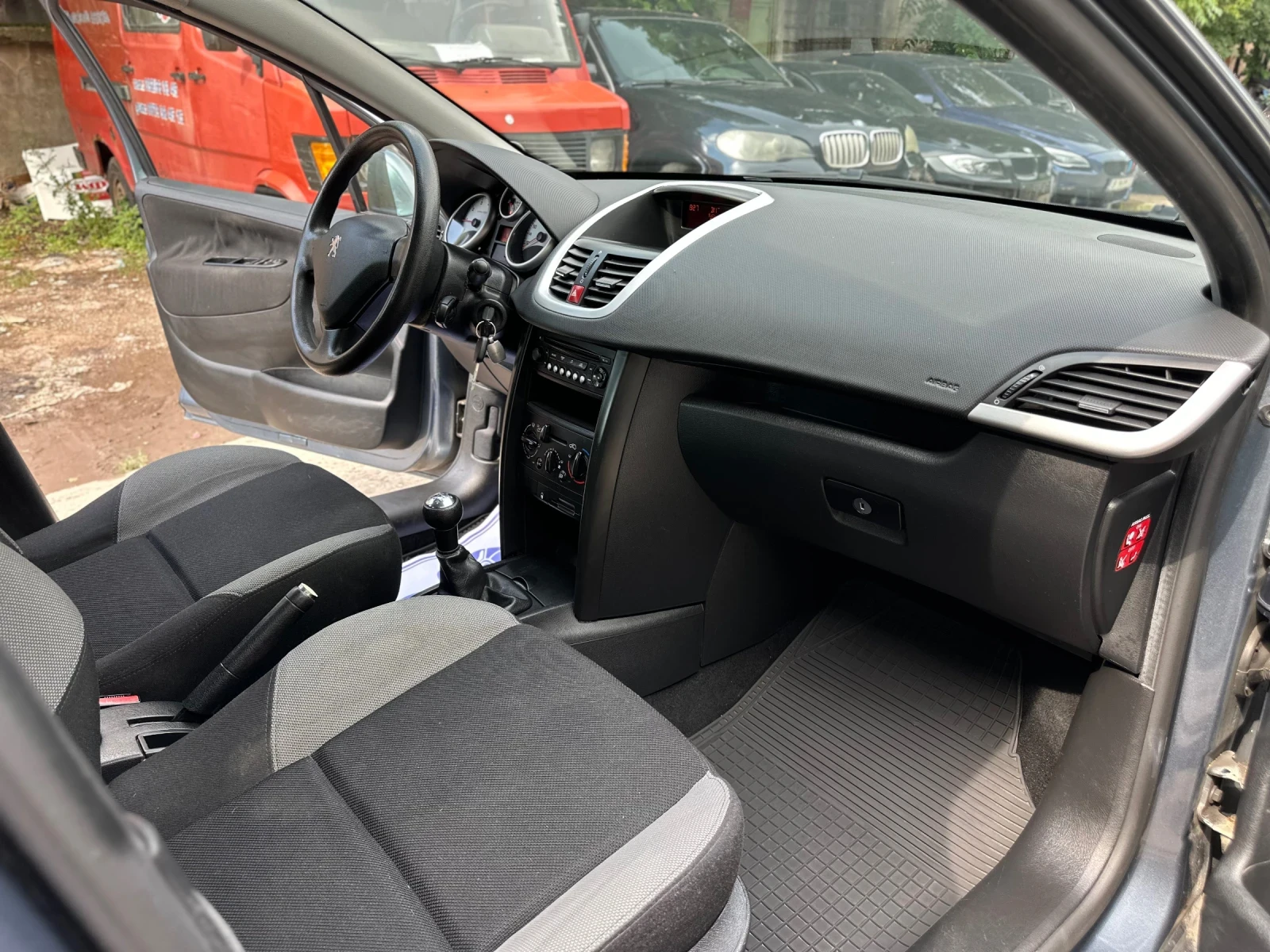Peugeot 207 1.4i~88к.с.* Климатик* , снимка 9 - Автомобили и джипове - 55014777