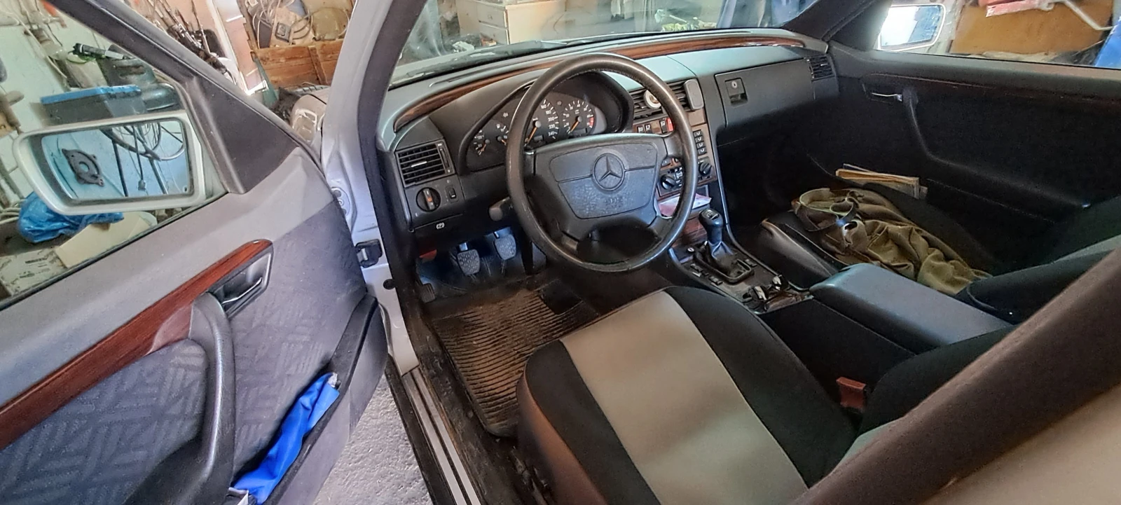 Mercedes-Benz C 180, снимка 4 - Автомобили и джипове - 55739221