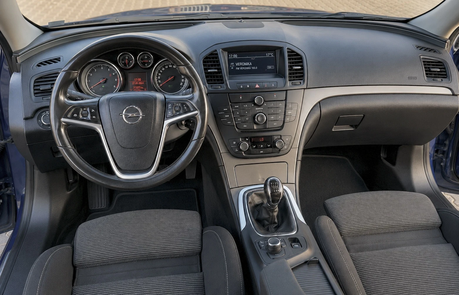 Opel Insignia 2.0 CDTl 2014г, снимка 9 - Автомобили и джипове - 55879644