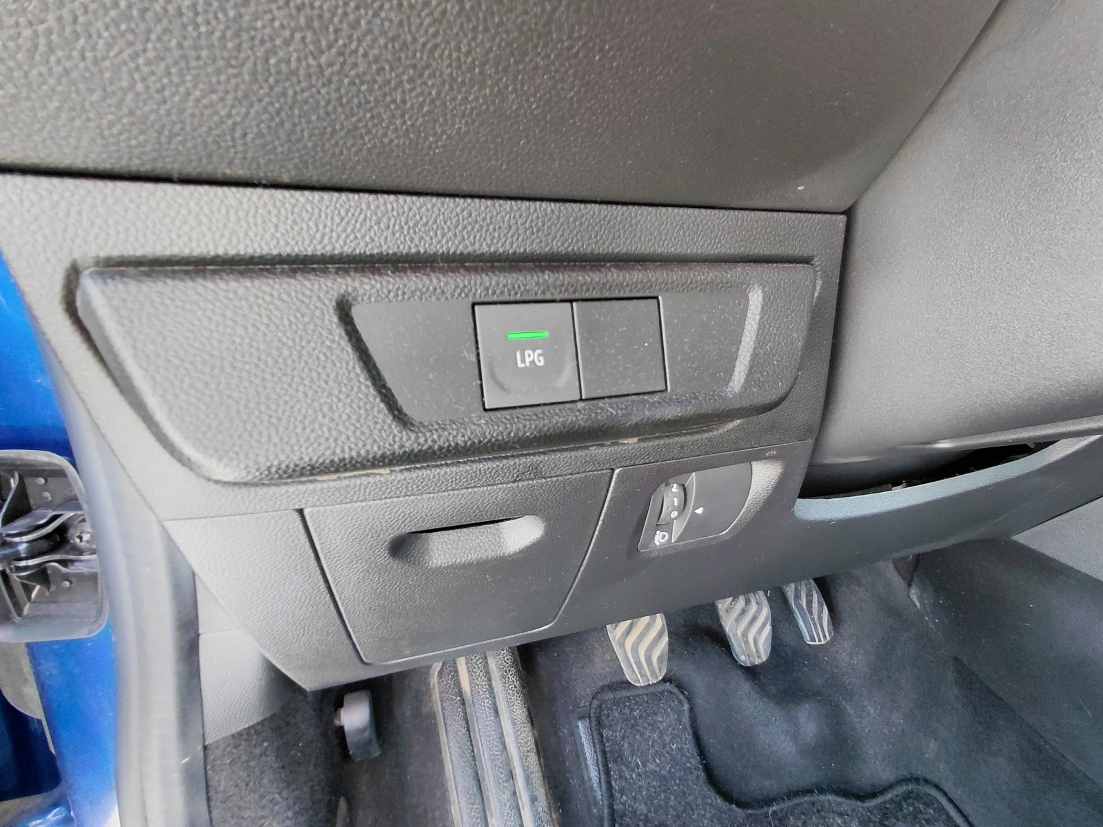 Dacia Logan 1.0 Tce /100к.с/Газ/Бензин/Comfort, снимка 11 - Автомобили и джипове - 55901156