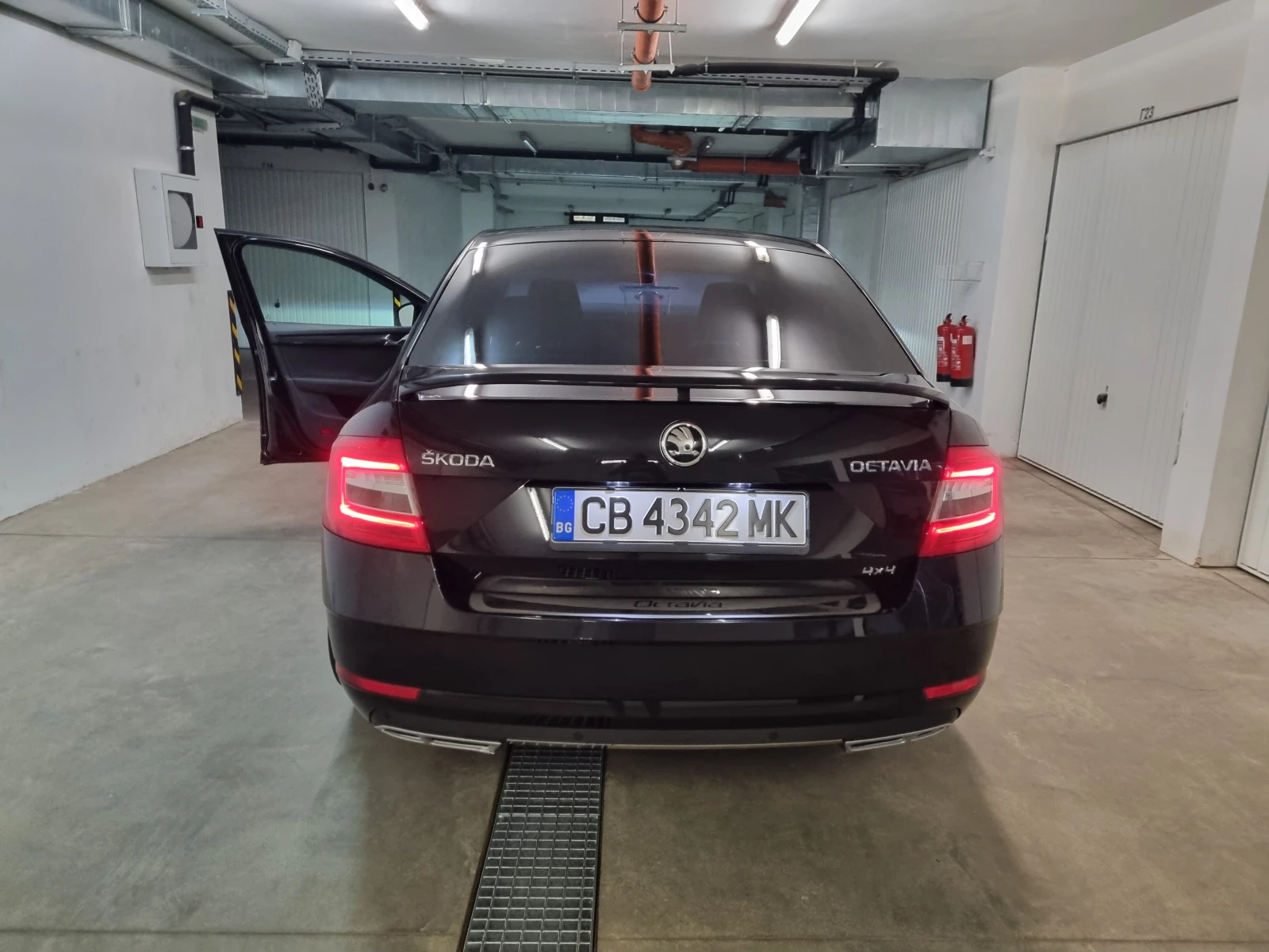 Skoda Octavia Style 4x4, снимка 5 - Автомобили и джипове - 56123625