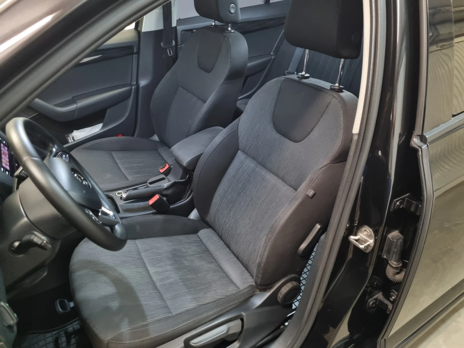 Skoda Octavia Style 4x4, снимка 11 - Автомобили и джипове - 56123625