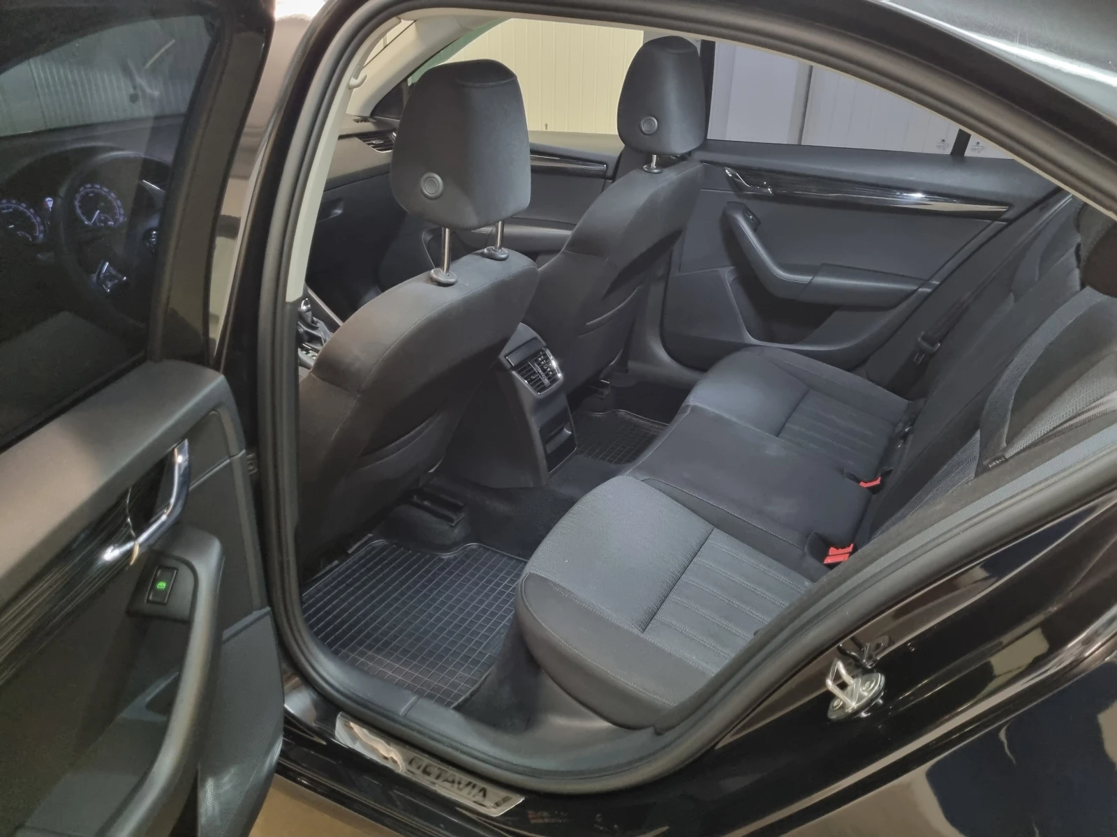 Skoda Octavia Style 4x4, снимка 15 - Автомобили и джипове - 56123625