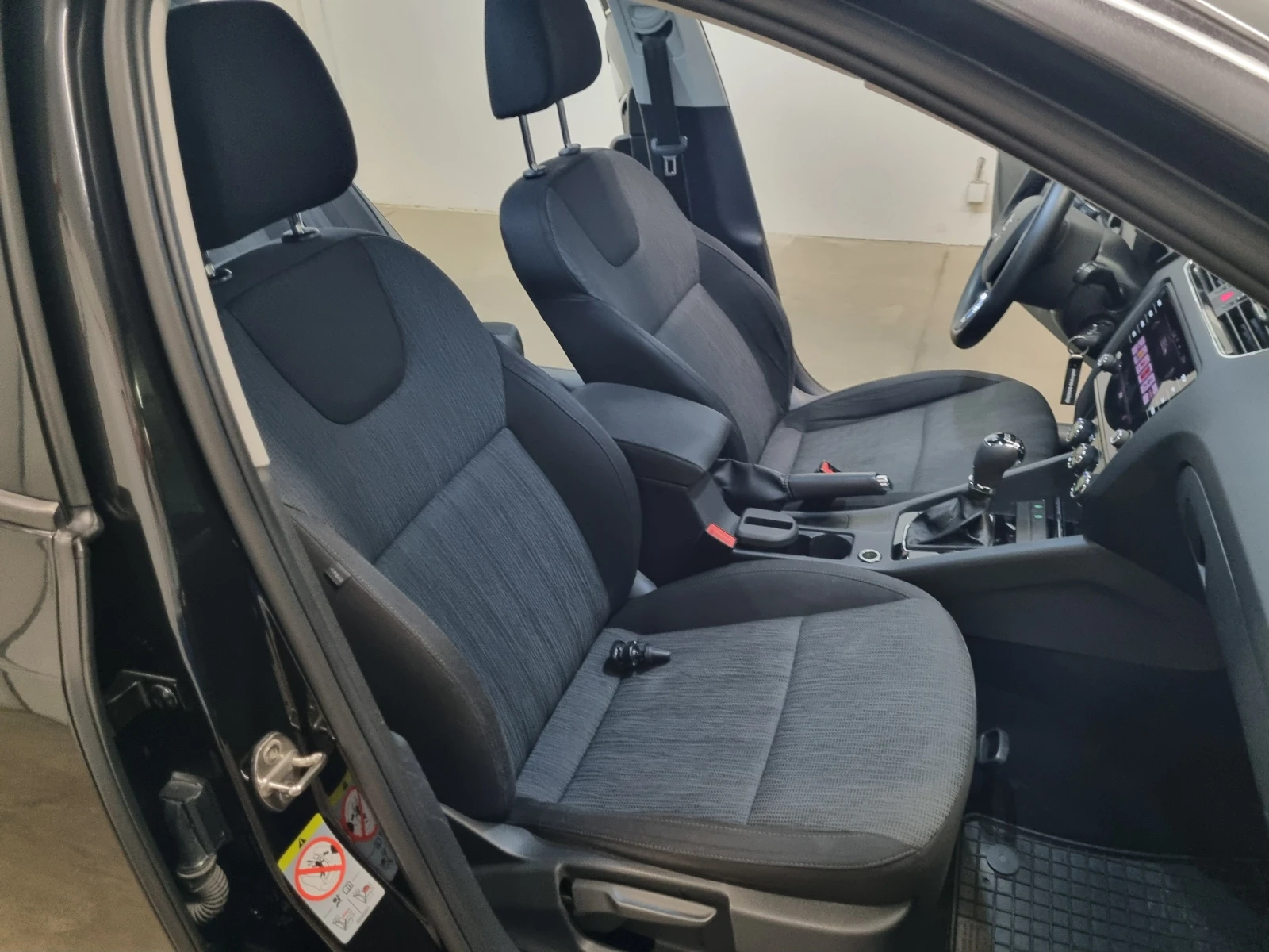 Skoda Octavia Style 4x4, снимка 12 - Автомобили и джипове - 56123625