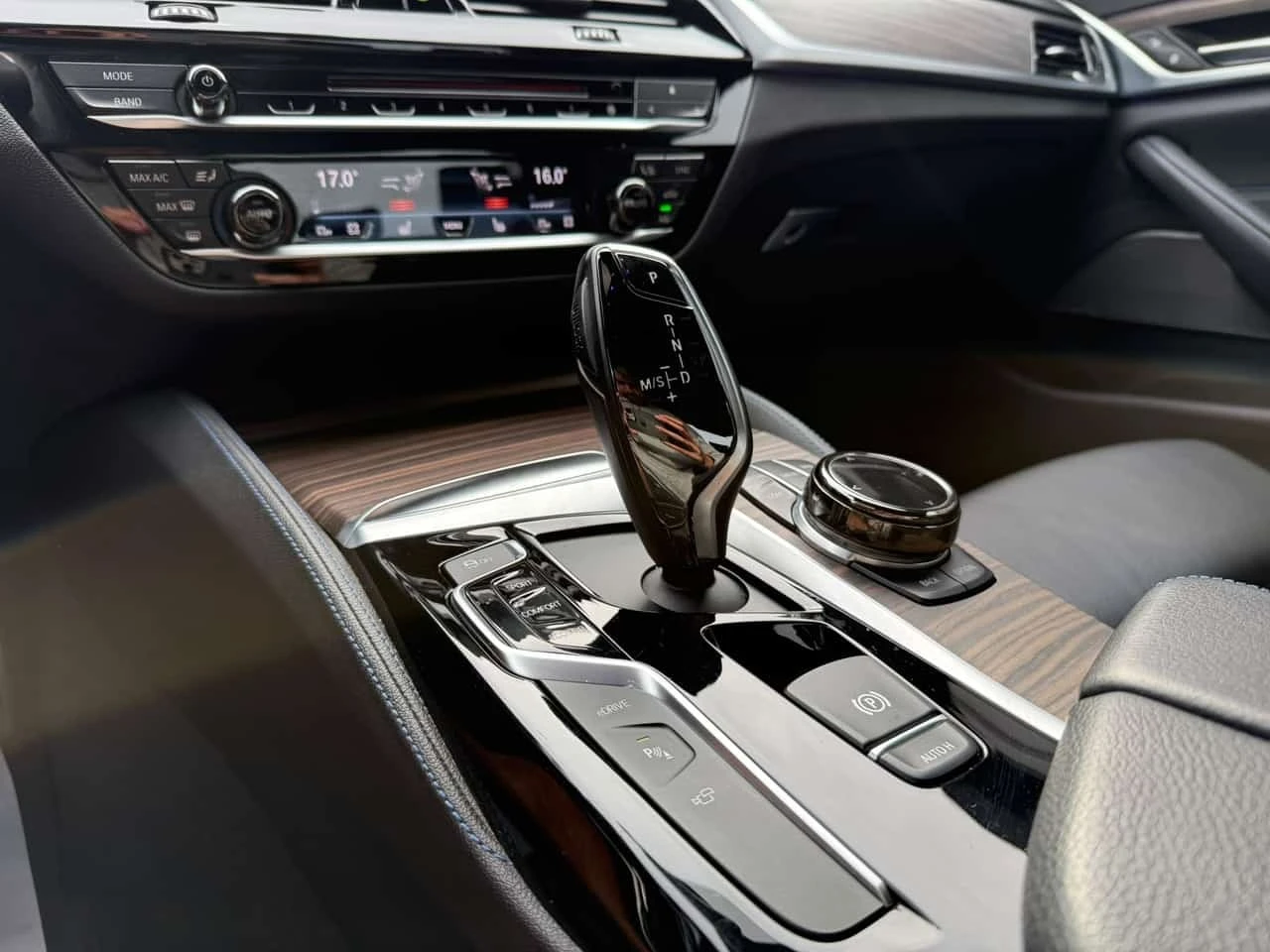 BMW 530E * xDrive iPerformance * CARFAX *  | Mobile.bg � ����������� 11