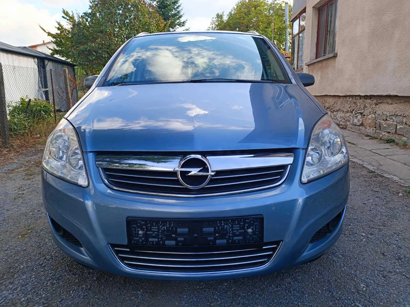 Opel Zafira 1.8, снимка 2 - Автомобили и джипове - 56300487