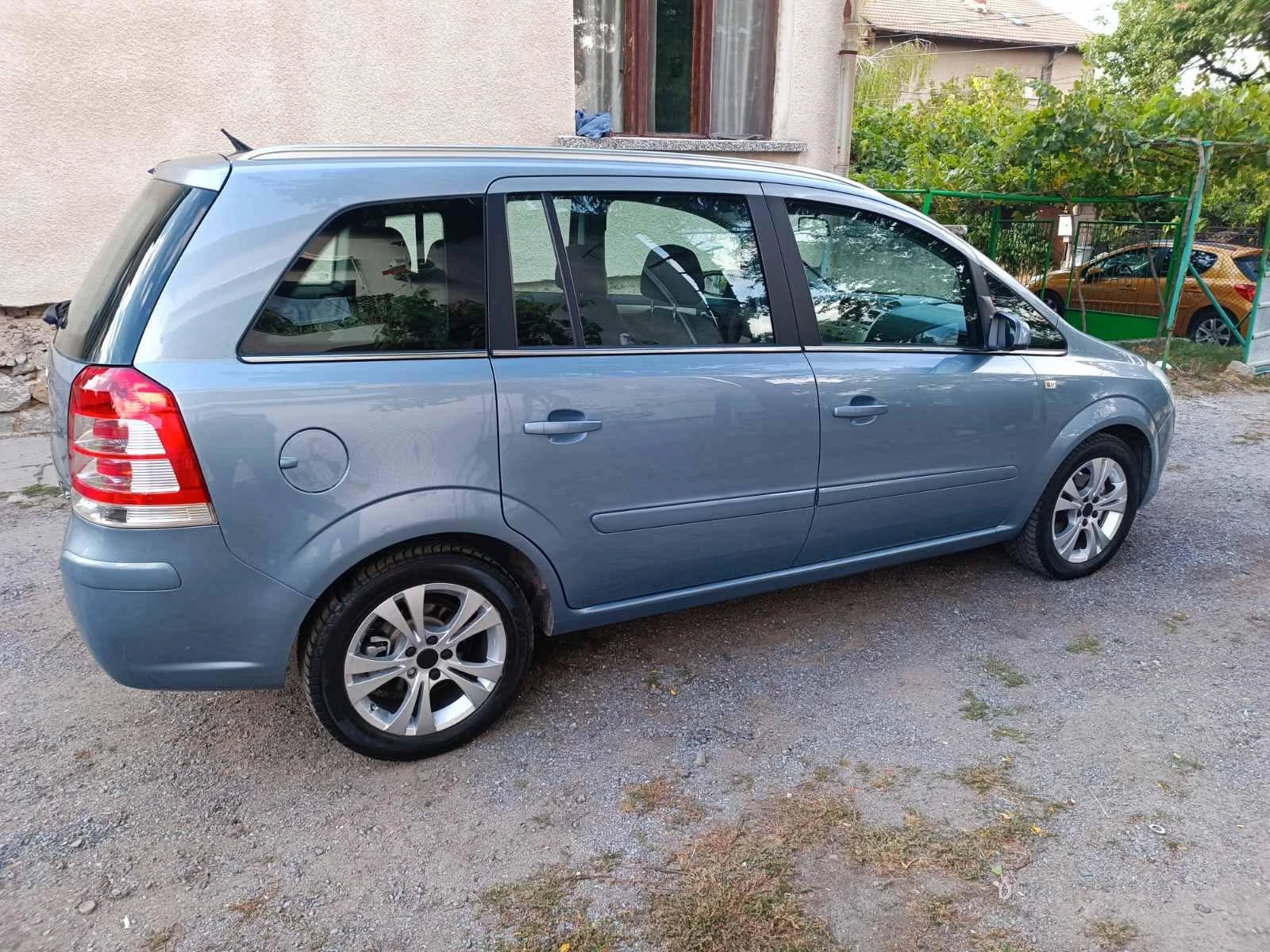 Opel Zafira 1.8, снимка 8 - Автомобили и джипове - 56300487