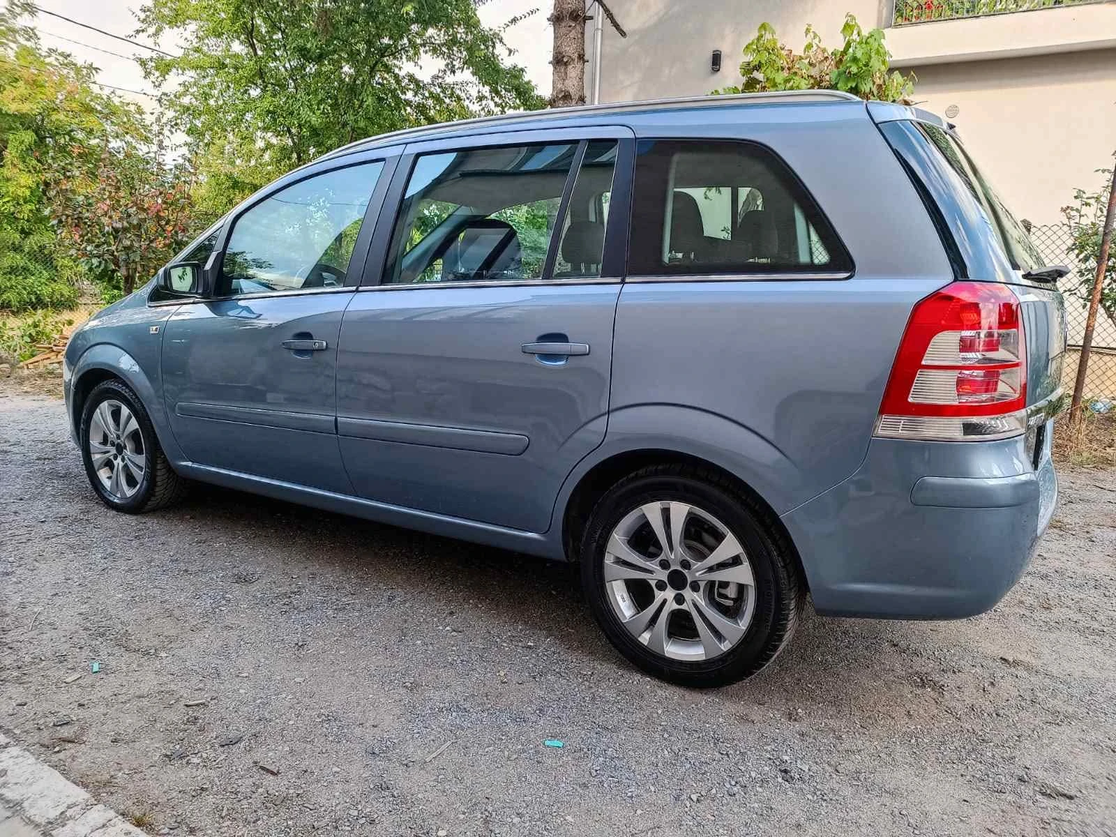Opel Zafira 1.8, снимка 10 - Автомобили и джипове - 56300487