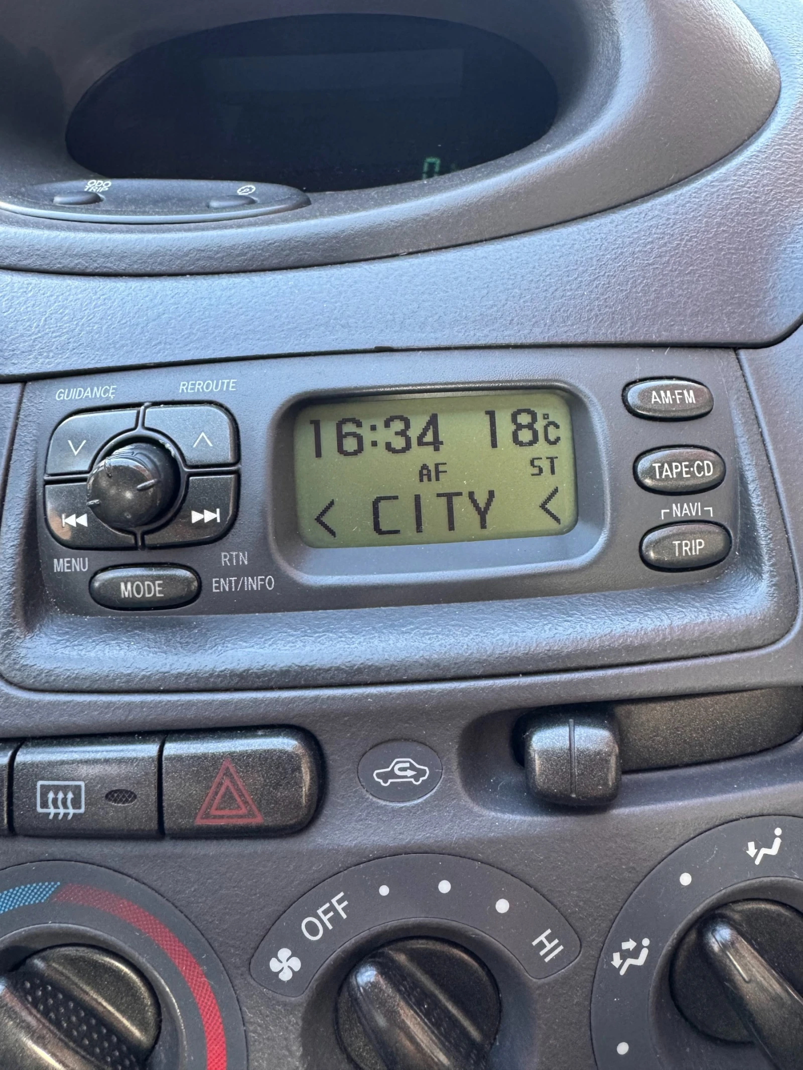 Toyota Yaris, снимка 11 - Автомобили и джипове - 56600190