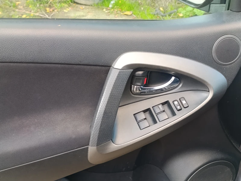 Toyota Rav4 2, 2 D4D, снимка 10 - Автомобили и джипове - 50066856