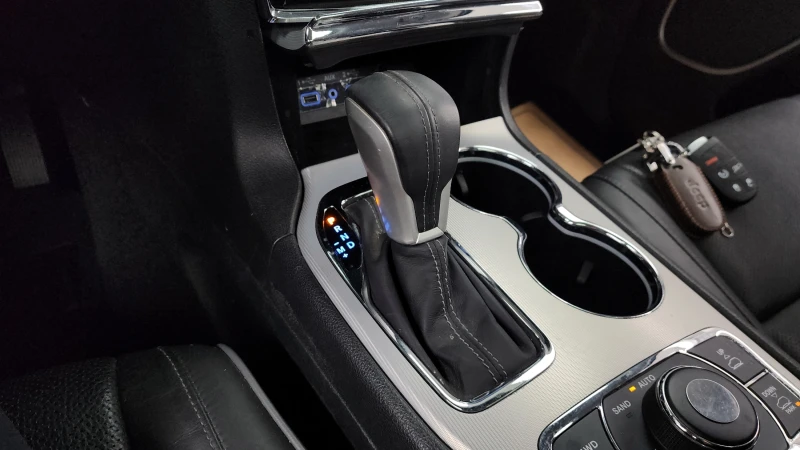 Jeep Grand cherokee 3.6 SUMMIT WK2 autogeorge.com, снимка 9 - Автомобили и джипове - 52799940