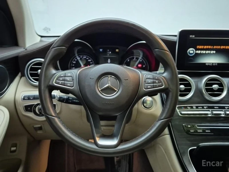 Mercedes-Benz GLC 220, снимка 9 - Автомобили и джипове - 53205378