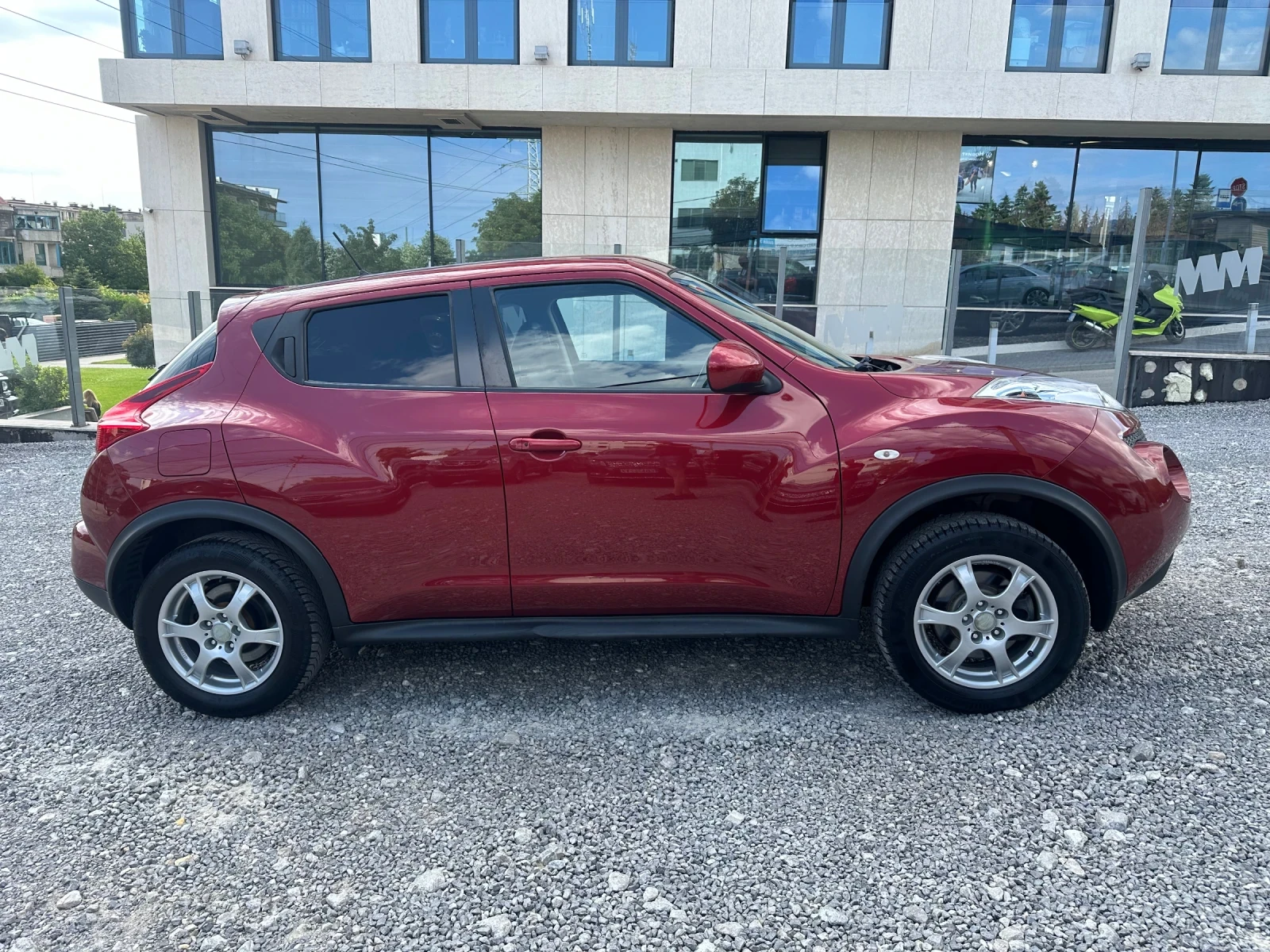 Nissan Juke АВТОМАТИК 4х4 ШВЕЙЦАРИЯ - изображение 4