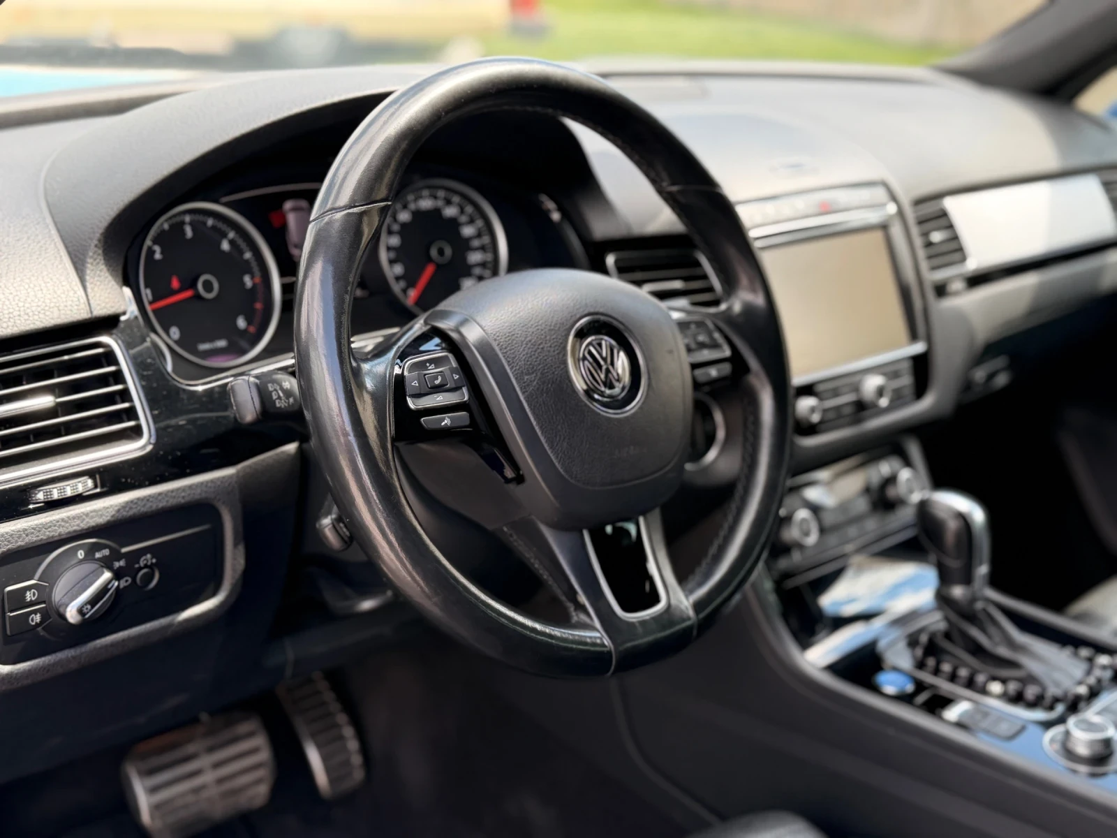 VW Touareg, снимка 5 - Автомобили и джипове - 54293944