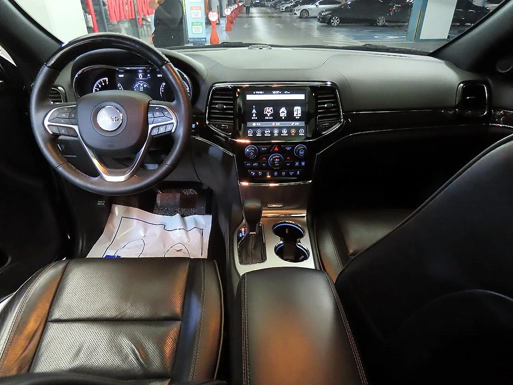Jeep Grand cherokee 3.6 Overland, снимка 9 - Автомобили и джипове - 54799842