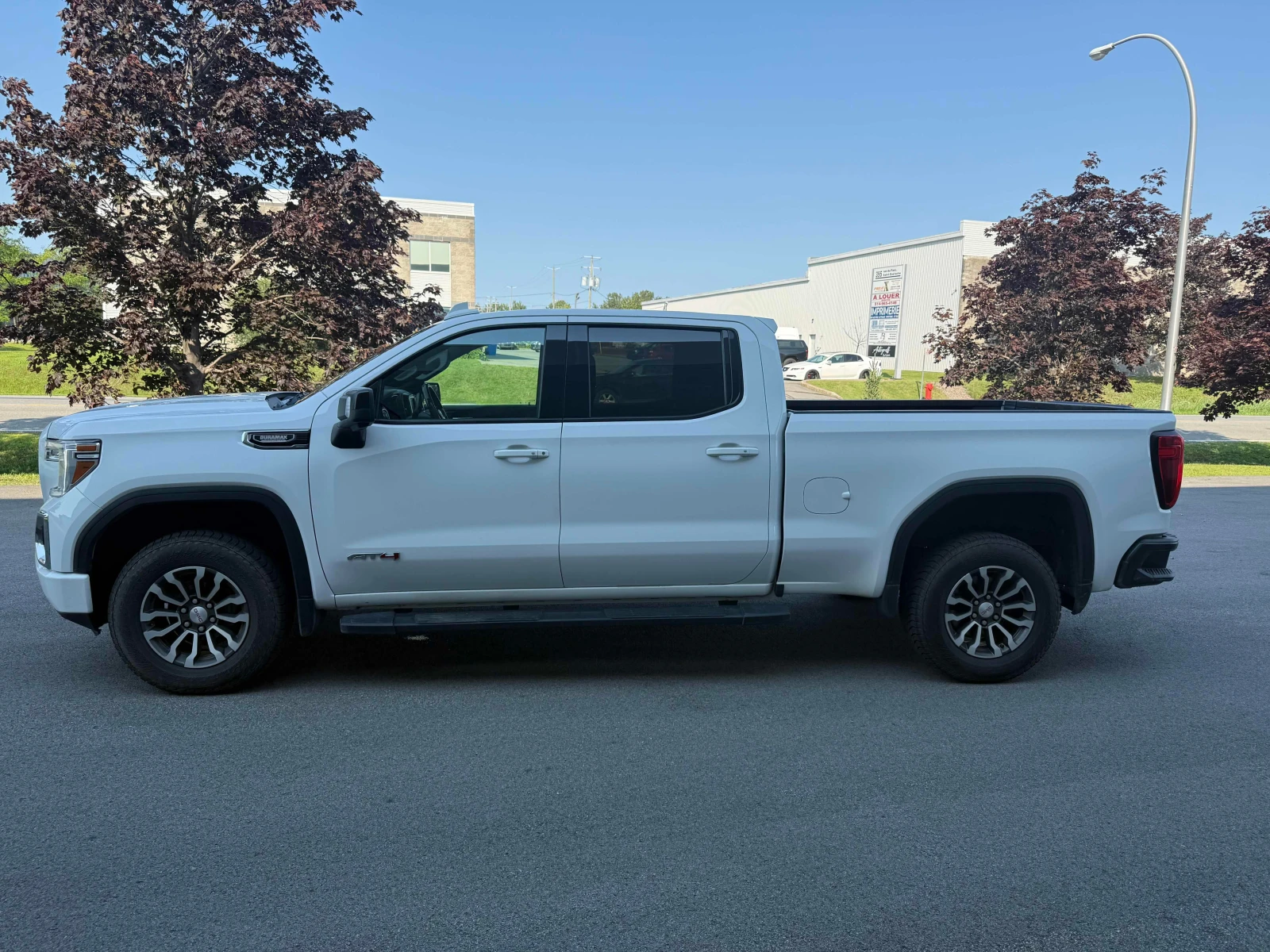 Gmc Sierra  AT4 * CARFAX * БЕЗ ПЪРВОНАЧАЛНА ВНОСКА, снимка 2 - Автомобили и джипове - 55999471