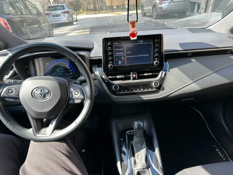 Toyota Corolla 2.0i HYBRID/ГАРАНЦИЯ/Перла, снимка 14 - Автомобили и джипове - 48904556