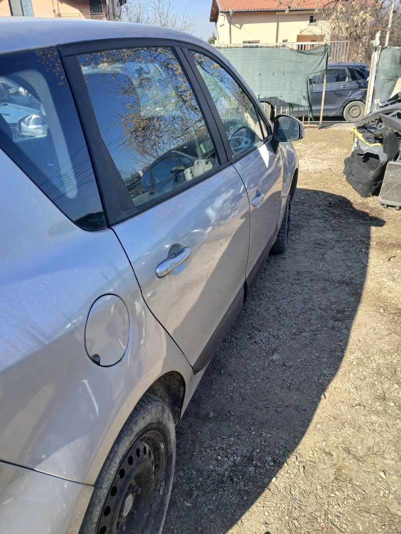 Renault Scenic 2.0i, снимка 3 - Автомобили и джипове - 49087365