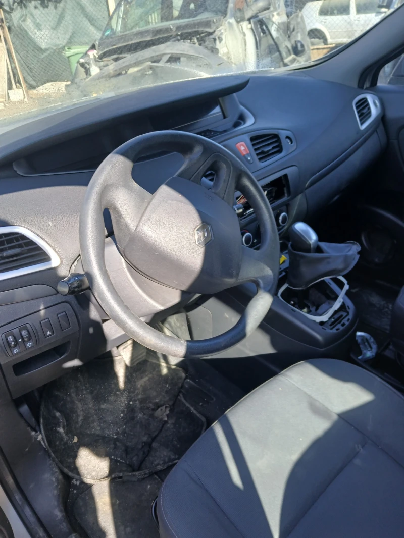 Renault Scenic 2.0i, снимка 6 - Автомобили и джипове - 49087365