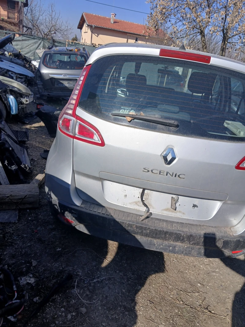 Renault Scenic 2.0i, снимка 4 - Автомобили и джипове - 49087365