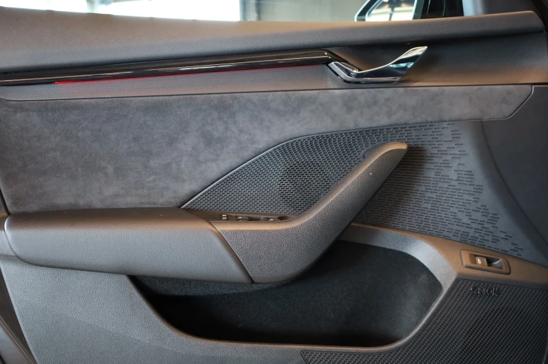 Skoda Octavia VRS* 4X4* OLED LIGHTS* CANTON* CARBON* , снимка 14 - Автомобили и джипове - 52922704