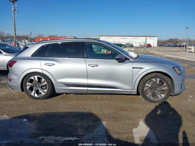 Audi E-Tron Premium Quattro, снимка 13 - Автомобили и джипове - 53577534